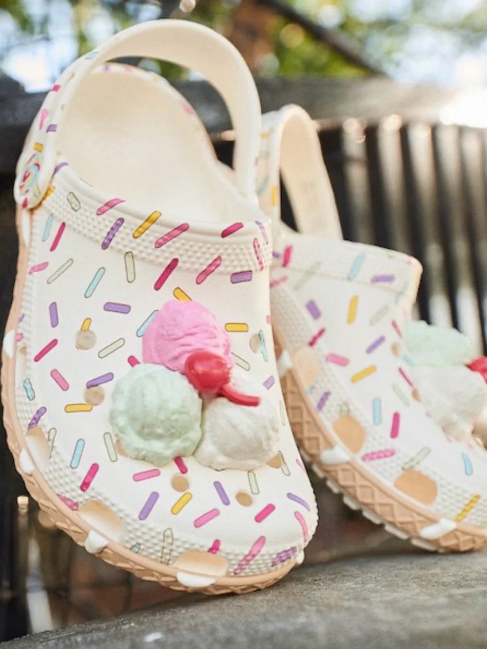 CROCS playful white